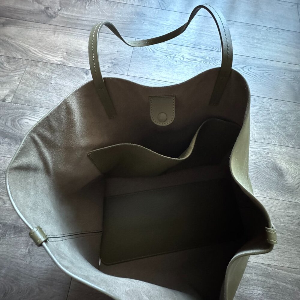 Everlane The Luxe Italian Leather Tote | Beech Color - Picture 7 of 7